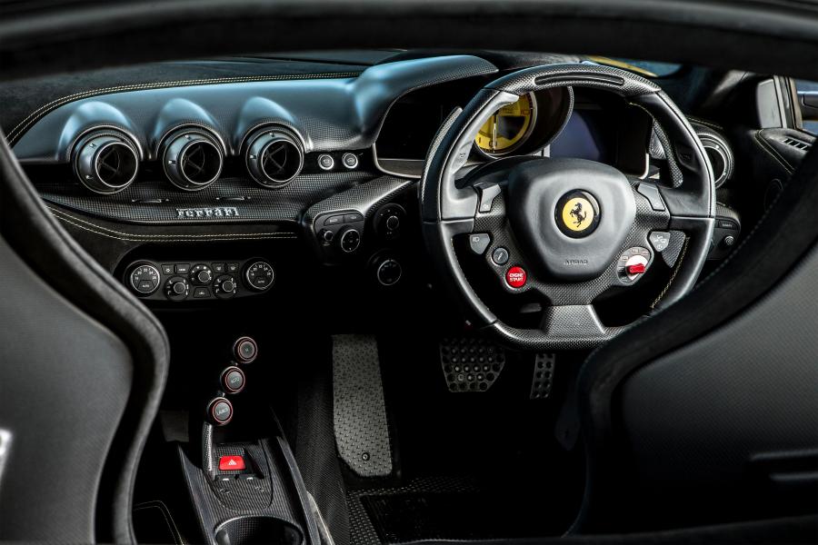 Торпедо Ferrari F12tdf Tailor Made 2016 года  (UK) (фото 6 из 40)